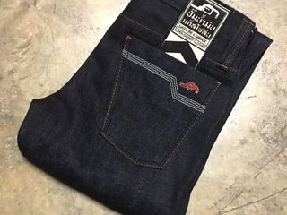 กางเกงยีนส์แก๊สโซลีน