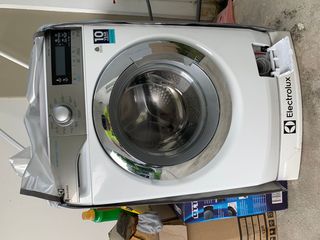 ELECTROLUX เครื่องซักผ้าฝาหน้า 9 kg สภาพใหม่มาก