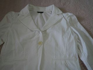 เสื้อสูทสีขาว