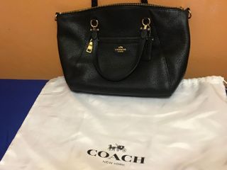 กระเป๋าถือยี่ห้อ Coach สีดำ พร้อมถุงผ้า และ แคร์การ์ด