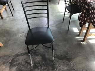 เก้าอี้สีดำ