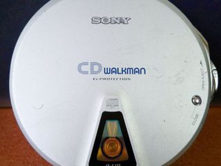 CD Walkman Sony D-E01 มือสอง รุ่นสไลด์ มีรีโมท