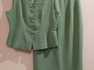 ชุดเชตเสื้อและกระโปรงสีเขียว