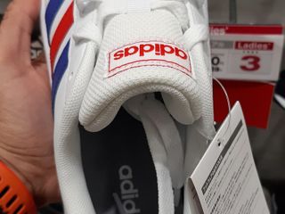 รองเท้า Adidas รุ่น EE7901 หิ้วมา ของแท้ ยังไม่เข้าไทย
