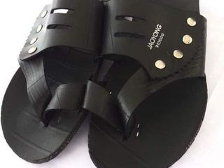 รองเท้ายางรถยนต์ (จาวยอง)