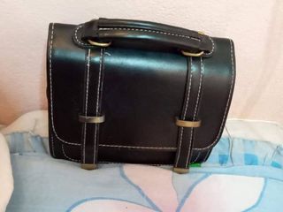 กระเป๋าถือหนัง สีดำ ใบเล็กน่ารัก