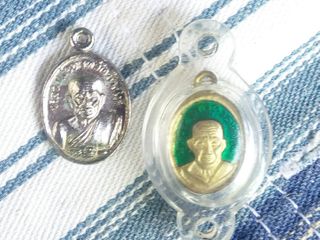 หรียญเม็ดแตงพ่อทวด ปี22อาจารย์นองกับปี06ปู่ทิม