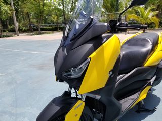 Yamaha New X Max 300 สี เหลือง ดำ