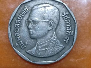 เหรียญ5 บาท พ.ศ.2544มี2เหรียญ 2534 มี1เหรียญ