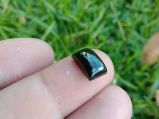 หยกดำส่องเขียว