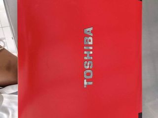 โน๊ตบุ๊ค Toshibaสีแดง