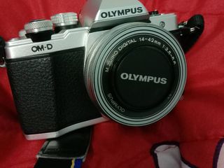 กล้อง OLYMPUS. รุ่น E-M10  สีดำเงิน