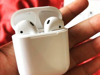 airpods 2 with charging case