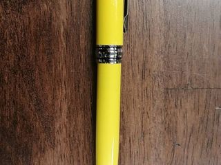 ปากกา สีเหลือง Yellow pen