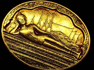 เหรียญพระนอน วัดโพธิ์ หลัง ภปร ในหลวง 5 รอบ ปี 2530