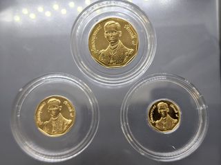 เหรียญทองคำ รัชมังคลาภิเษก ร9 ครบชุด 3 เหรียญ 1500-3000-6000