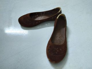 รองเท้าหุ้มส้นผู้หญิง(บวกค่าส่ง 20-30 บ.)