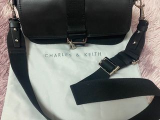 กระเป๋า Charles & keith