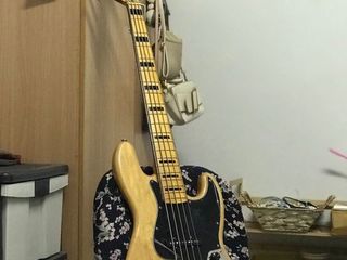 squier classic vibe 70s jass bass v