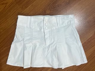 กระโปรงสั้น White mini skirt