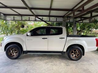 Isuzu stealth 4 ประตูตัว top ปี 2019