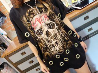 เสื้อยืดลายหัวกระโหลกตอกตาไก่DIY แนวร็อคหญิงเท่ๆ