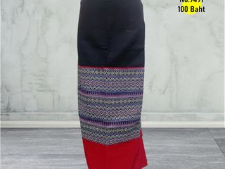 ผ้าถุงสำเร็จรูปแบบป้ายเย็บเชือกผูกเอวหัวสีดำเชิงสีแดง9491