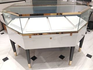 ตู้ลิ้นชัก กระจกสีขาวทอง ตู้โชว์กระจกนิรภัยรอบด้าน