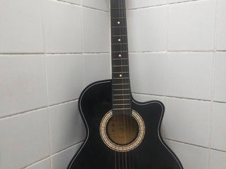 กีต้าร์โปล่ง