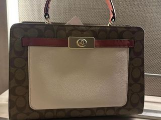 กระเป๋า Coach C8208