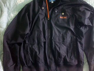 adidas เสื้อคลุมผ้าร่มไม่หนาสีดำ