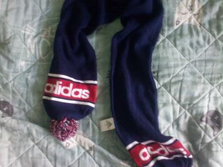 ผ้าพันคอ. adidas
