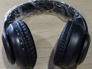 ขายหูฟังบลูทูธไร้สายแบบครอบหูยี่ห้อ BEZ รุ่น Candy Pop สีดำ