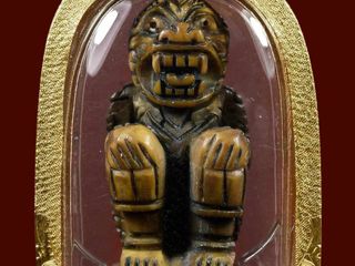 หนุมานเลี่ยมกรอบทองคำ