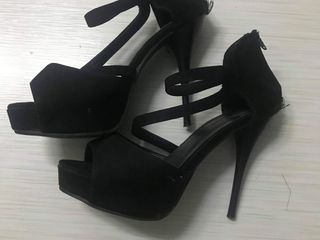 รองเท้าส้นสูง