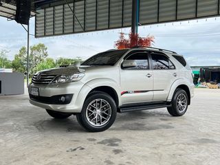 toyota  fortuner  3.0d4d ตัวV ปี2012 เกียร์ออโต้ ขับ4