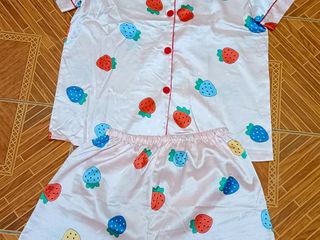 ขายถูก ส่งฟรี ชุดนอนลายน่ารัก ฟรีไซส์ ลายสตอเบอรี่