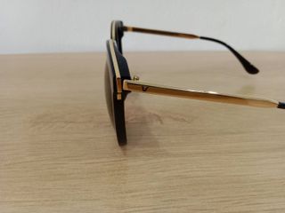 แว่นกันแดด PRADA