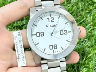 59363. แบรนด์ Nixon