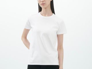 เสิ้อยืด uniqlo พร้อมป้ายของแท้