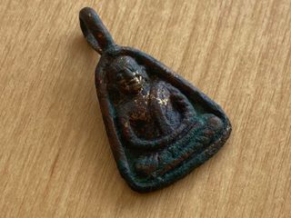 หลวงพ่อเงินจอบเล็ก