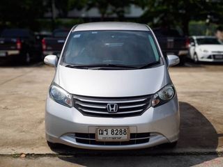 HONDA FREED 1.5E เกียร์ออโต้ สีบรอนเงิน ปี 2010