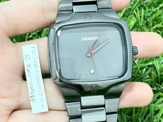 59502. แบรนด์ Nixon