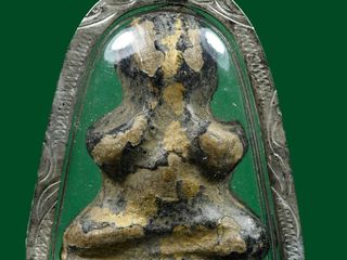 พระปิดตาเนื้อผงเลี่ยมกรอบเก่า