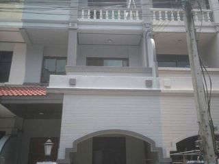 ทาวน์เฮาส์ 3 ชั้น 23 ตรว. ทำใหม่หมดทั้งหลัง คู้บอน ซอย3