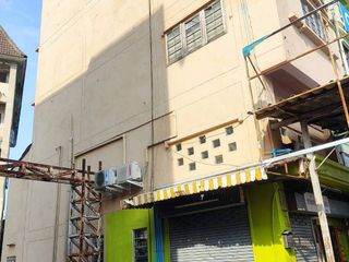 ขายถูกมาก อาคารพาณิชย์ติดถนนร่มเกล้า และใกล้สถานีรถไฟฟ้า