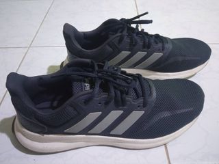 รองเท้าผ้าใบ adidas ไซร์ 44 ทรงสวยสภาพดี