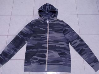 เสื้อแจ๊คเก็ตมีฮูดลายพรางไซร์ M ทรงสวยสภาพดี