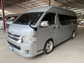 รถตู้ VIP โตโยต้า Commuter 3.0 ดีเซล เกียรร์ธรรมดา ปี2017