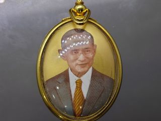 ล็อคเก็ต รุ่นแรก หลังสแตนเลส พระยอดธง พิมพ์รีใหญ่ จัดสร้างโด